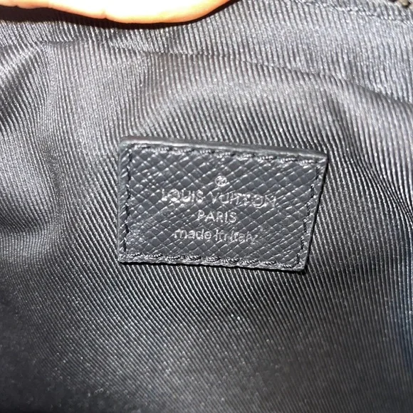Pristine 100% Authentic Louis Vuitton Outdoor Bumbag in Noir - Picture 7 of 15